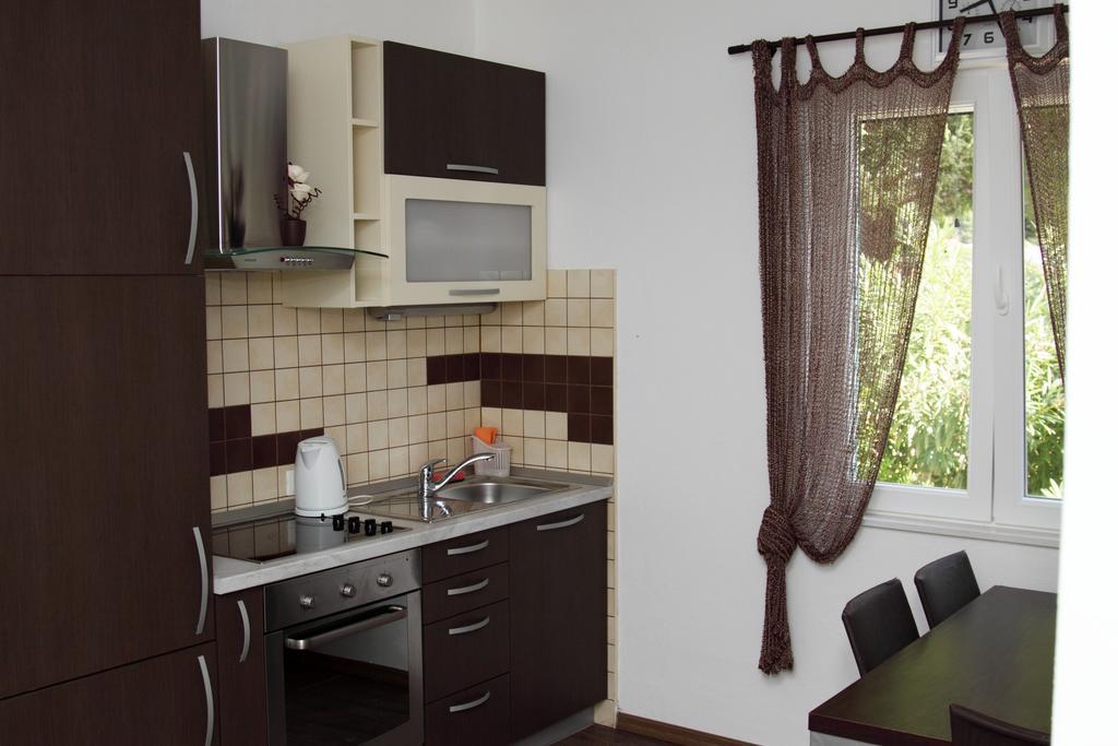 Apartments Vila Oksana Mimice Exteriör bild