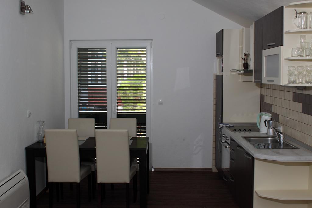 Apartments Vila Oksana Mimice Rum bild